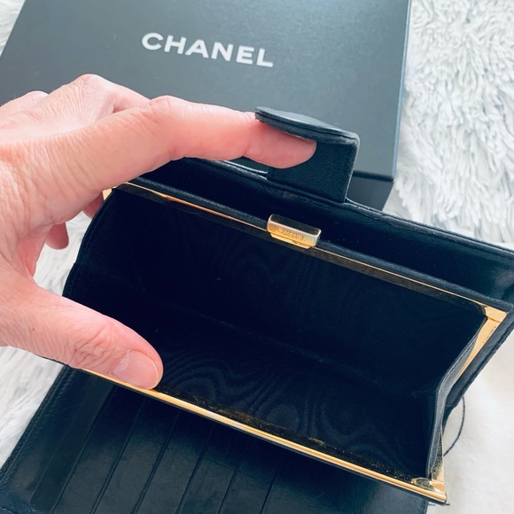 Chanel Classic Caviar leather wallet - Picture 6 of 6